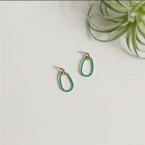 Minimalistic emerald green oval earrings with gold accents
